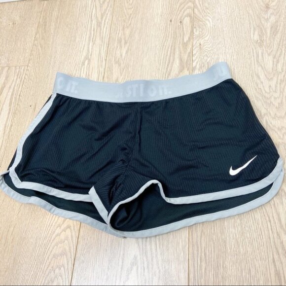 COPY - NikeTraining  Dri-Fit Mesh Shorts Size M in Black - Picture 5 of 8